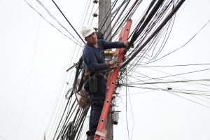Talca despeja su cielo urbano: más de 1.500 metros de cables retirados y 5.000 metros ordenados