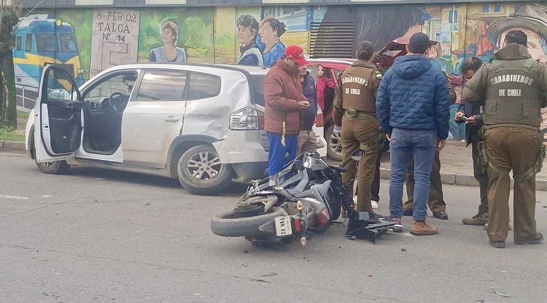 Motorista resulta gravemente herido tras violenta colisión en 11 Oriente con 4 y 5 Sur de Talca