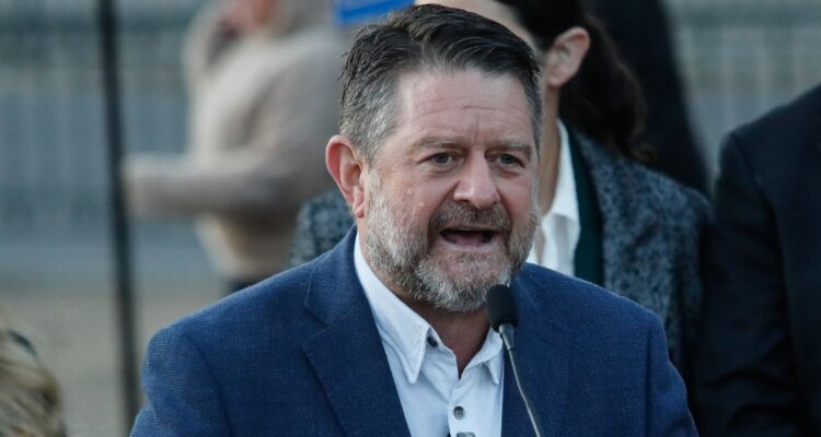 Claudio Orrego y observaciones de Contraloría