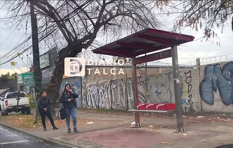 Talca evalúa mejoras a nuevos paraderos inteligentes para usuarios del transporte público